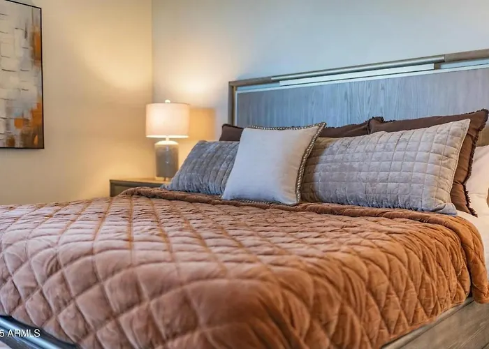 Luxury 2-suite Desert Holiday home