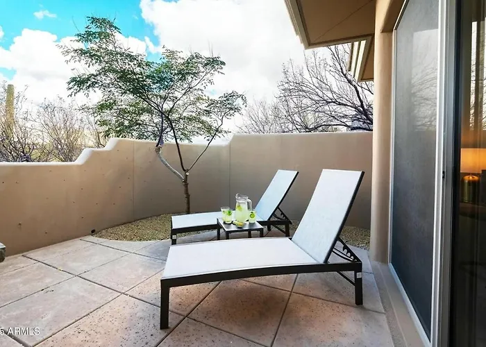 Luxury 2-suite Desert Holiday home *
