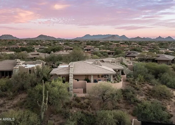 Luxury 2-suite Desert Holiday home