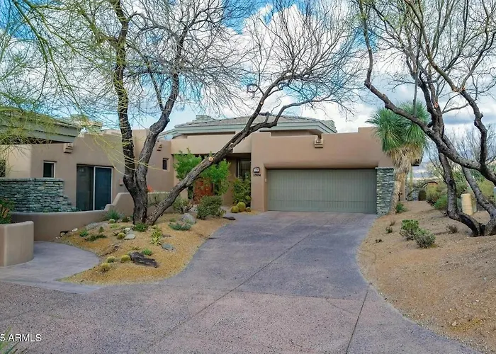 Luxury 2-suite Desert Holiday home *