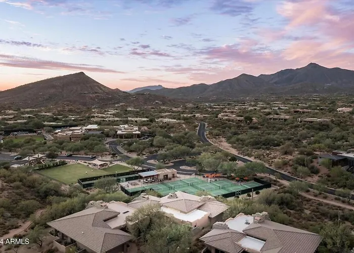 Luxury 2-suite Desert Holiday home